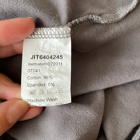 SHEIN Maternity Solid Ruffle Hem Dress - Picture 6 of 9